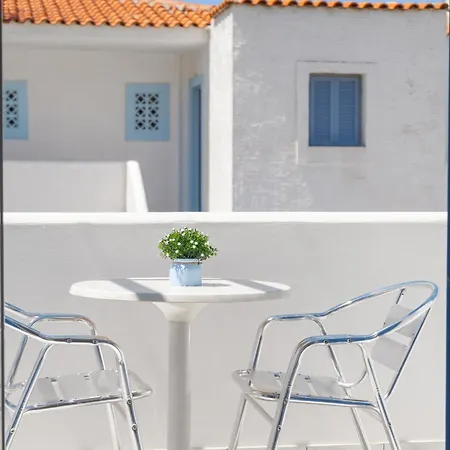Nissea Studios - Πρώην Dora 2 Studios - Batsi (Andros)